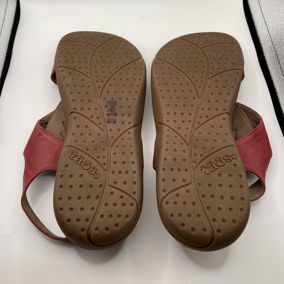 Taos Nirvana Women's Red leather Sandals size 8 - Picture 9 of 9